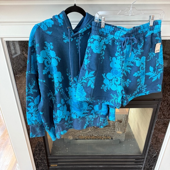 FP Movement by Free People Tops - Free People Movement Sprint to the Finish Printed Hoodie and short SET